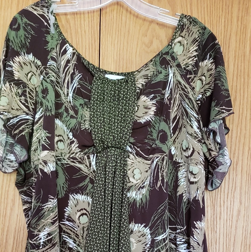 Cute multi green top